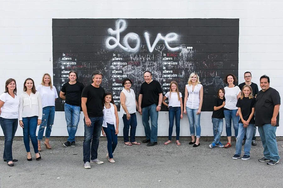 Лео з родиною, фото з нагоди 50-річчя одруження з дружиною Джойс.